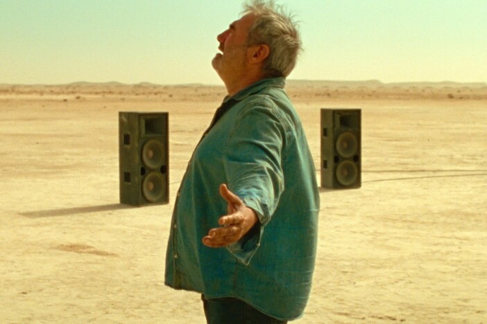 『シラート』砂漠で絶叫する父などを捉えた場面写真公開　オリベル・ラシェ監督の声明も