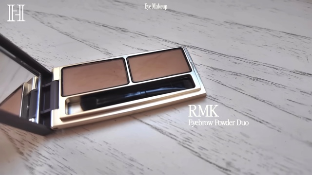 パリのホテルでメイクをする小嶋陽菜