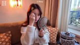 パリのホテルでメイクをする小嶋陽菜