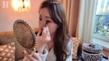 パリのホテルでメイクをする小嶋陽菜