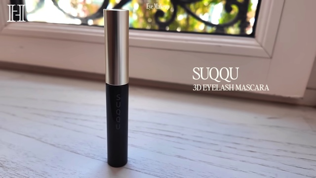 パリのホテルでメイクをする小嶋陽菜