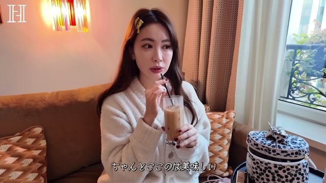 パリのホテルでメイクをする小嶋陽菜