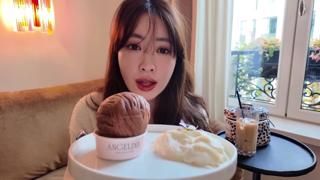 パリのホテルでメイクをする小嶋陽菜