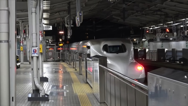 2時半まで走り続ける夜行新幹線