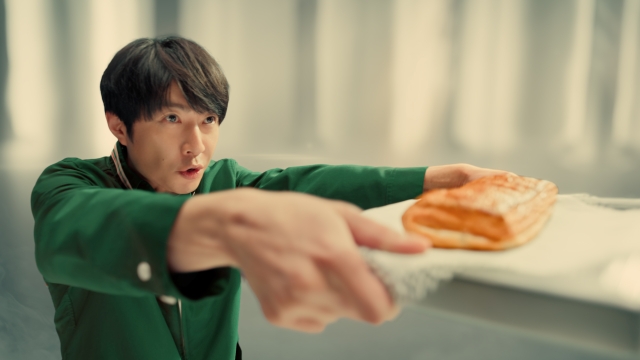 相葉雅紀 セブン-イレブン新CM『神様とパン篇』より