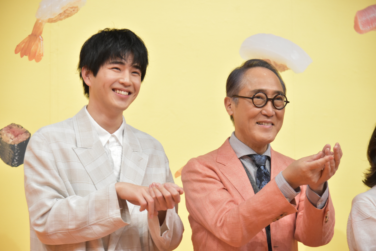 『時すでにおスシ!?』会見でマグロ解体ショーの画像