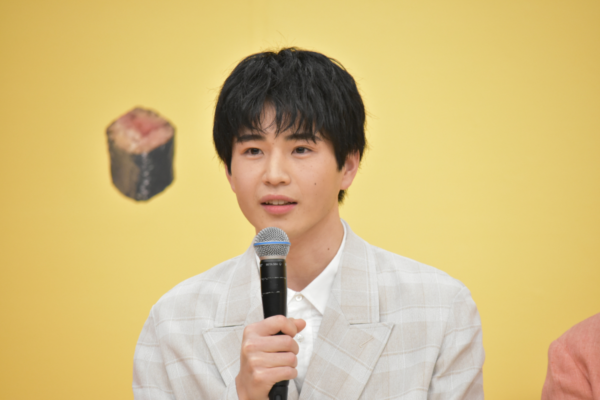 『時すでにおスシ!?』会見でマグロ解体ショーの画像