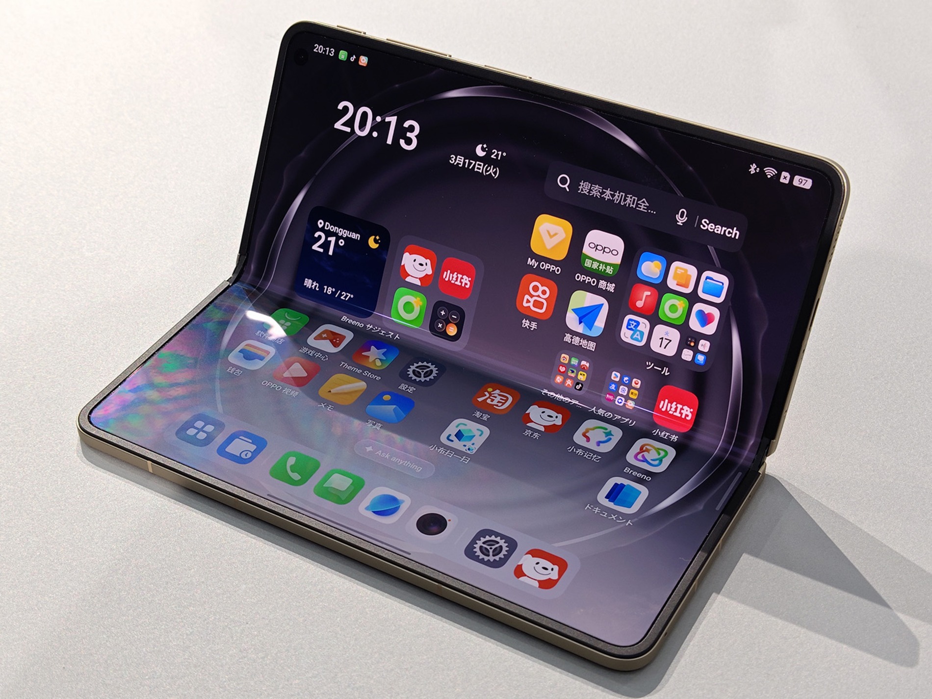 日本未発売の折りたたみスマホをチェック