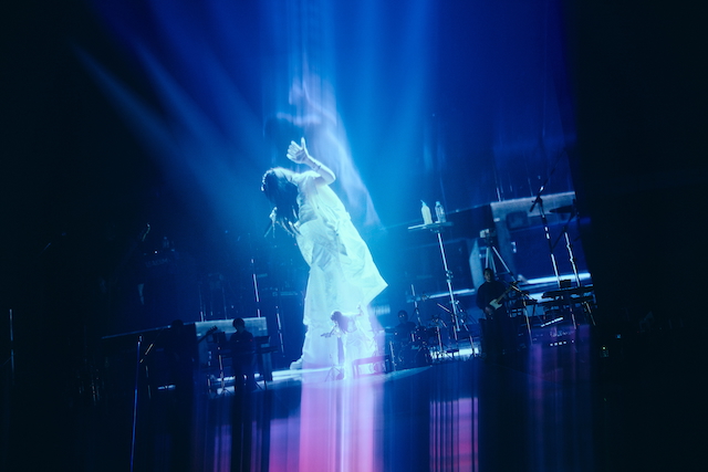 紫 今／CENTRAL STAGE