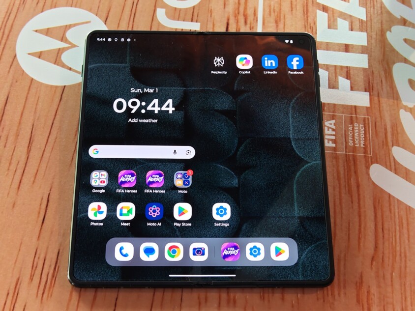 8.1インチの大型画面