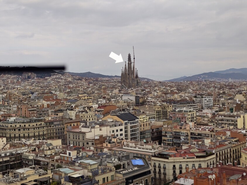 バルセロナの某所からサグラダ・ファミリアを撮影