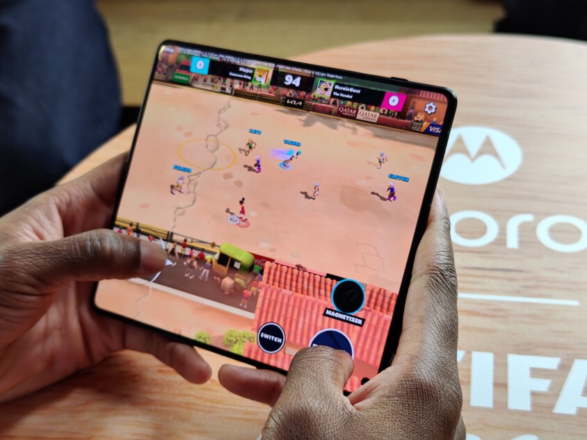 サッカーゲーム「FIFA Heroes」特別版プリインストール