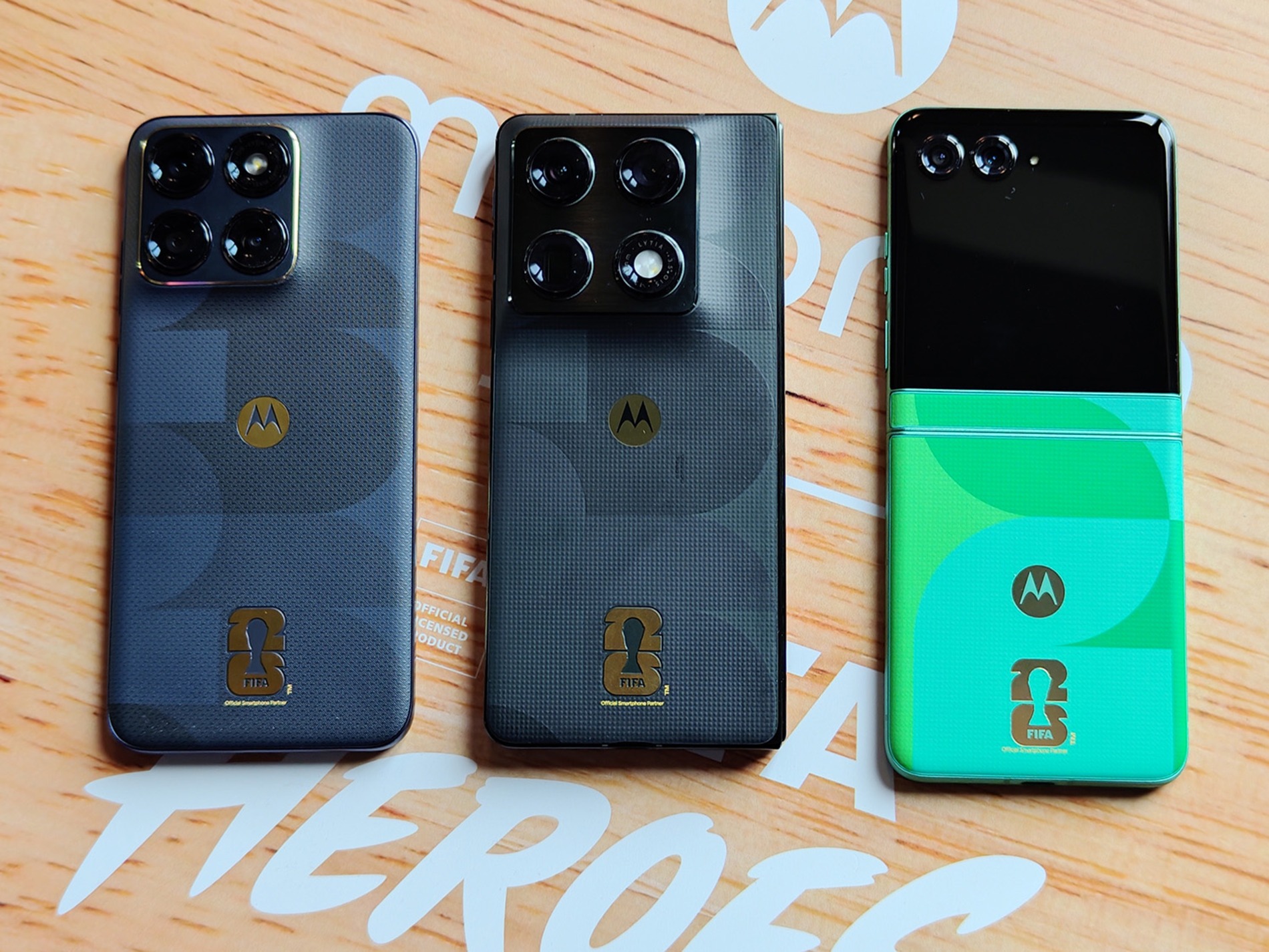 3機種の「FIFAワールドカップ2026」モデル　背面