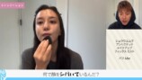 妻のメイクを解説する柿谷曜一朗