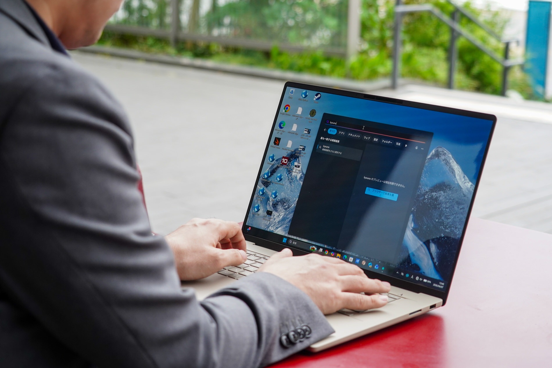 Zenbook SORA 16　使用イメージ