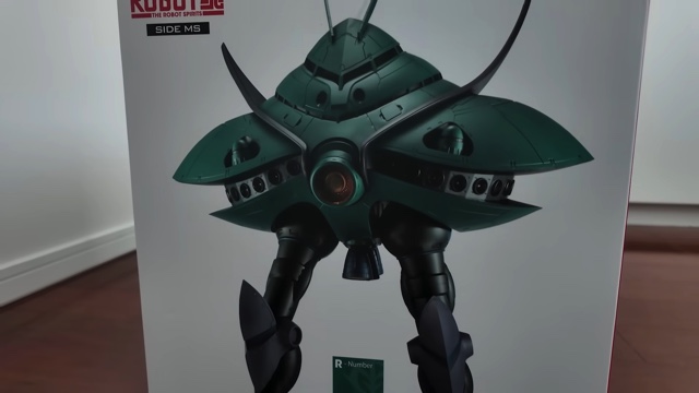 ビグザムのプラモデルに興奮するしおん