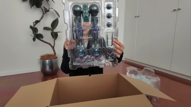 ビグザムのプラモデルに興奮するしおん