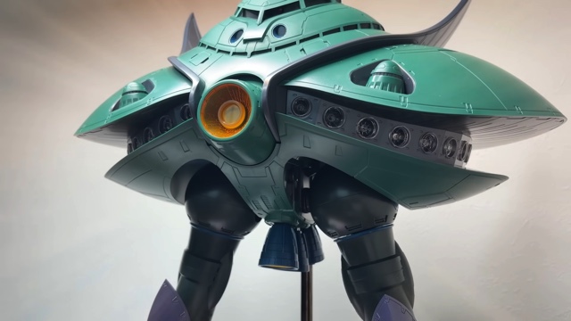 ビグザムのプラモデルに興奮するしおん