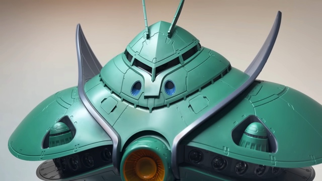 ビグザムのプラモデルに興奮するしおん