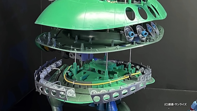 ビグザムのプラモデルに興奮するしおん