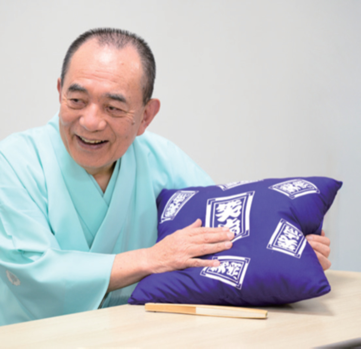 『笑点』記念ブック 付録は「笑点の座布団」の画像