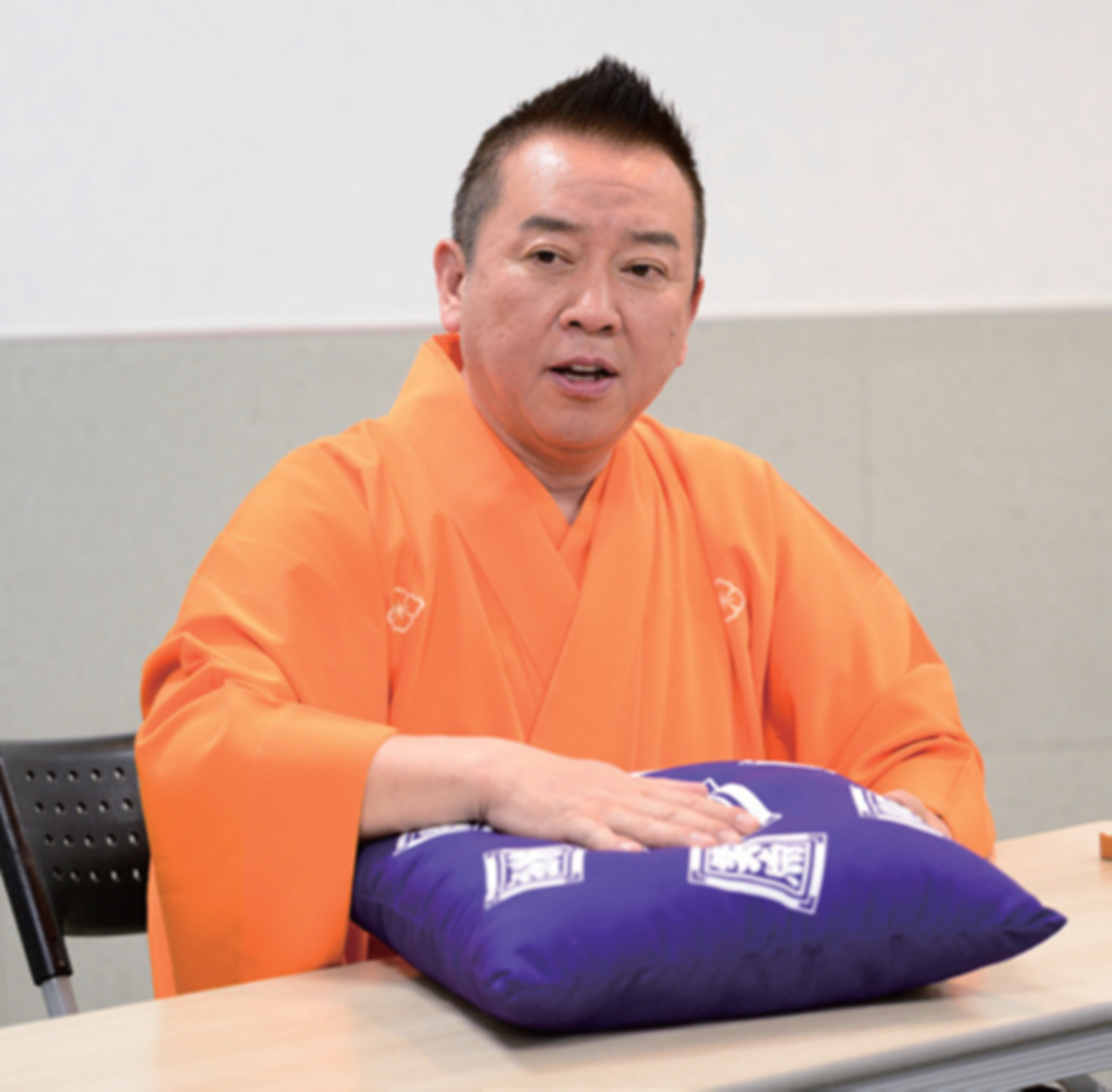 『笑点』記念ブック 付録は「笑点の座布団」の画像