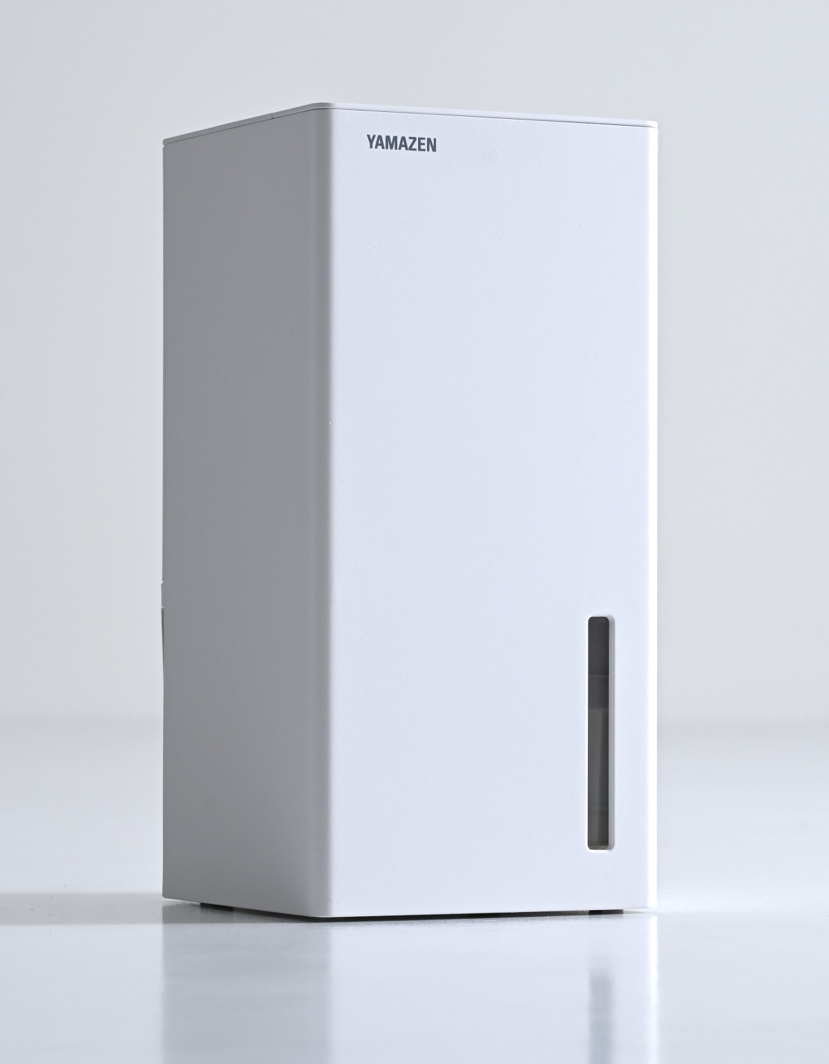 山善、モバイルバッテリー対応の小型除湿機