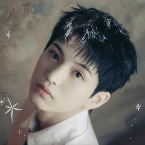 VIBY『Miracle : The First Light (メンバー別ソロ盤／全5形態)』IO ver. ジャケット写真