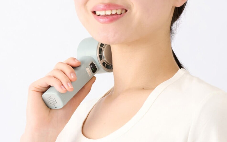 ペルチェ式の冷却プレートで
肌を直接冷やすことが可能