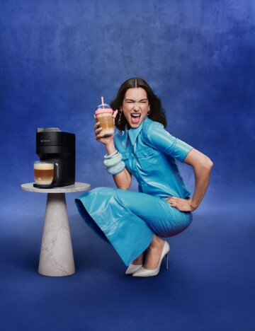 3秒で抽出準備完了のネスプレッソ最新マシン『ヴァーチュオ アップ』登場　デュア・リパ主演の新CMも公開