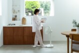 シロカ、足で操作する扇風機を発売の画像