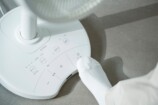 シロカ、足で操作する扇風機を発売の画像
