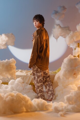 佐奈宏紀、「夢」がテーマの1st写真集『夢中』　「僕の頭の中の世界を表現したような写真集」