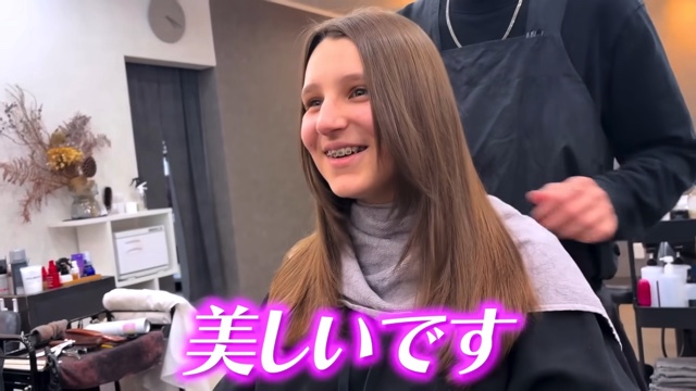 初めて日本の美容室を体験するエリーナ