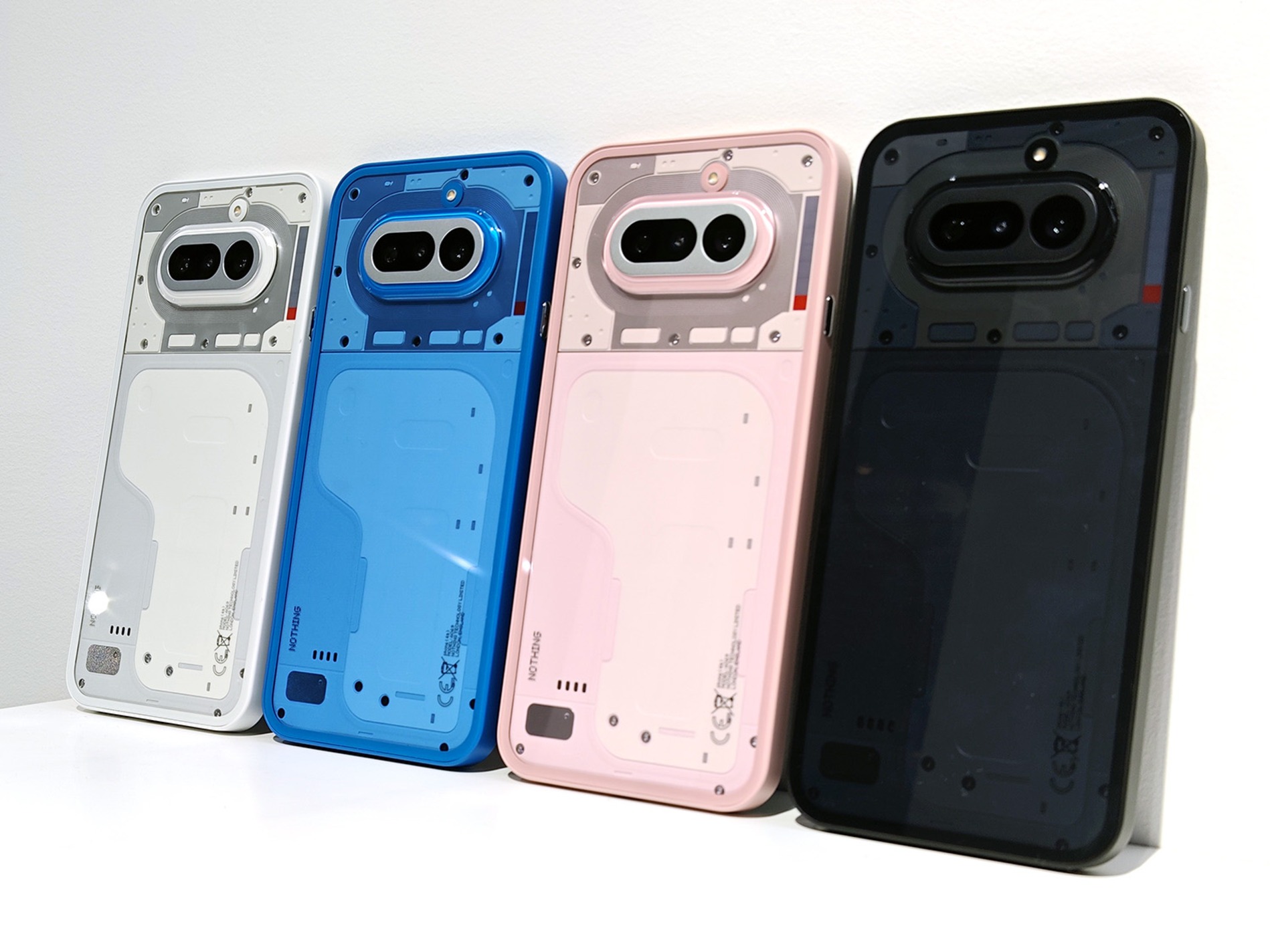 カラーは4色展開