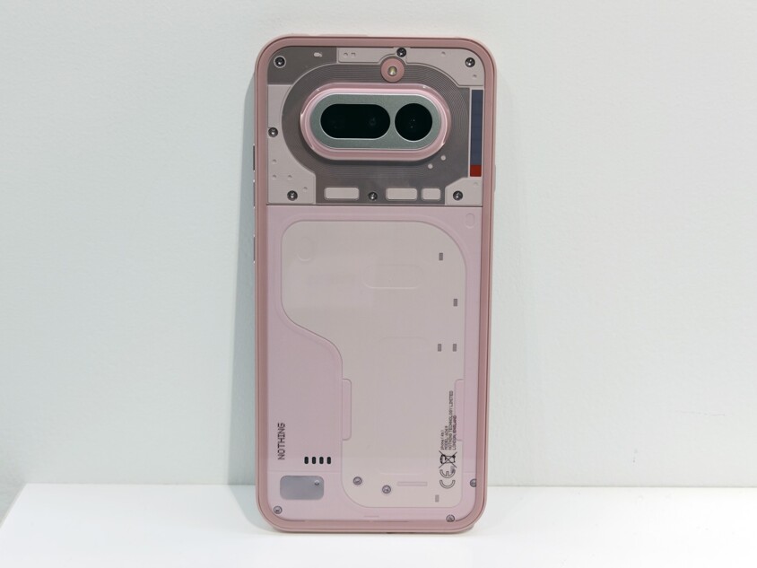 カメラは広角、3.5倍望遠、超広角の組み合わせ