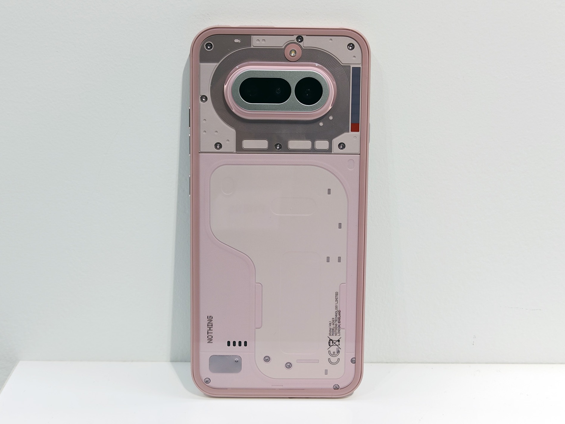 カメラは広角、3.5倍望遠、超広角の組み合わせ