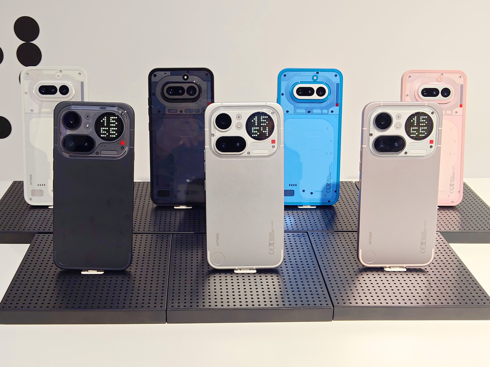 『Nothing Phone (4a) Pro』と『Nothing Phone (4a)』バリエーション