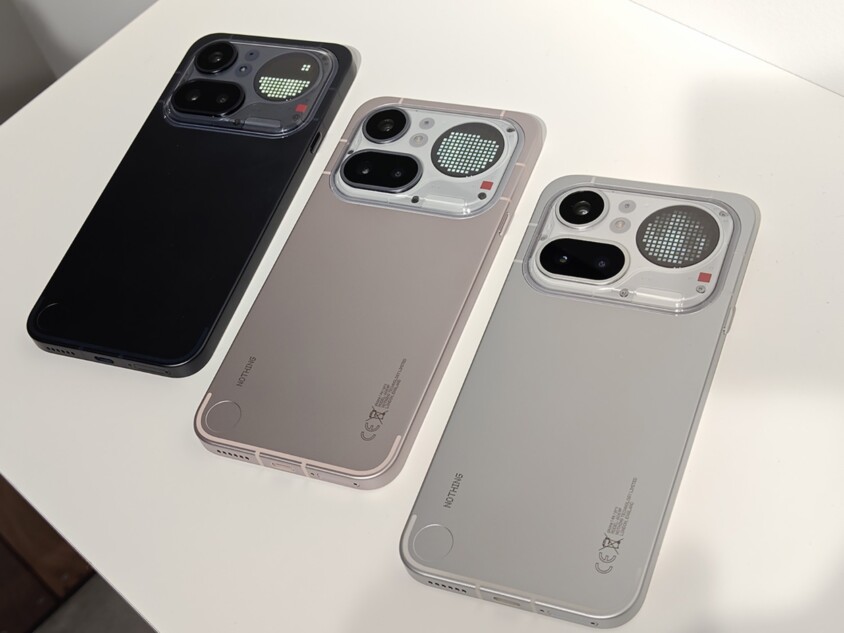 奥から日時計、バッテリー残量、月の位相