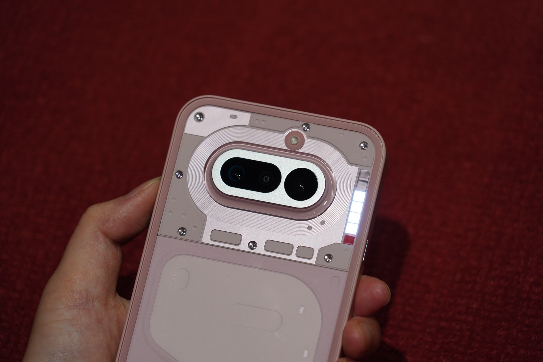 背面の発光機構「Glyph（グリフ）」