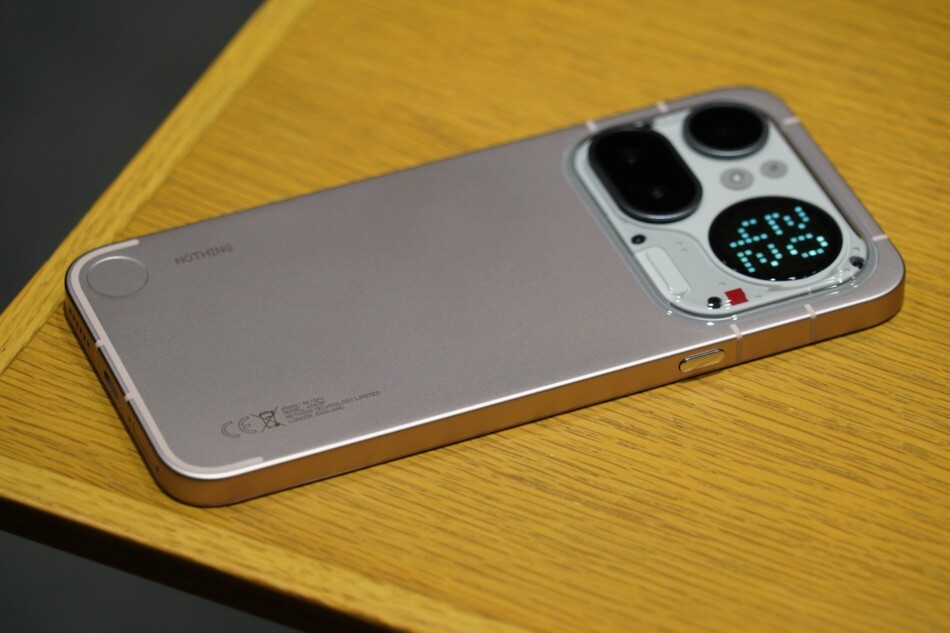 『Phone (4a) Pro』　アルミニウム製ユニボディとマット仕上げ