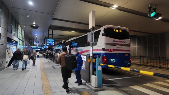 スーツが紹介した夜行バス『ドリームルリエ』