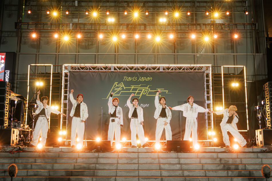 Travis Japan、新宿歌舞伎町に熱起こす