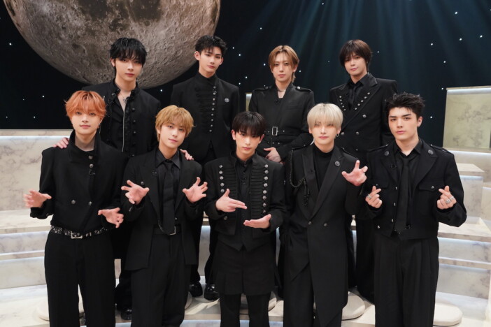 &TEAM、音楽番組『夜の音』で“シンクロダンス”へのこだわりを語る　新曲「We on Fire」披露も