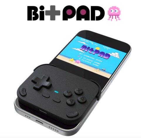 スマホに重ねて携帯ゲーム機化　物理ボタンで遊べる超薄型ゲームパッド「BitPAD」7月発売