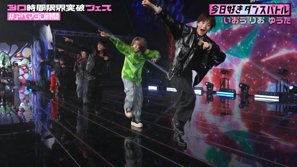 KID PHENOMENONとRISING・ZEROの「R.Y.U.S.E.I.」のパフォーマンス