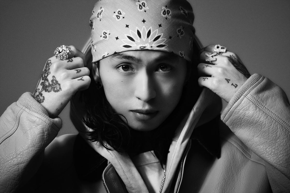 Kvi Baba、KREVAと初コラボ