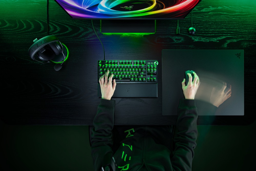 「Razer Atlas Pro」　デスク上使用イメージ