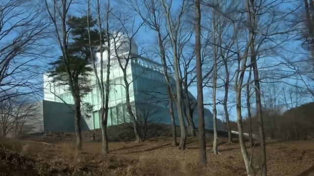 スーツが富士山を目指して乗車した電車