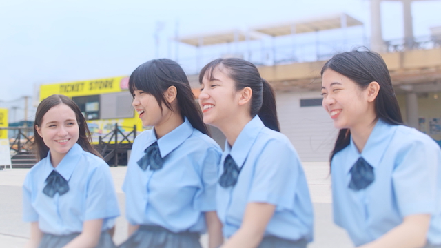 「Dive Into The World」MVより